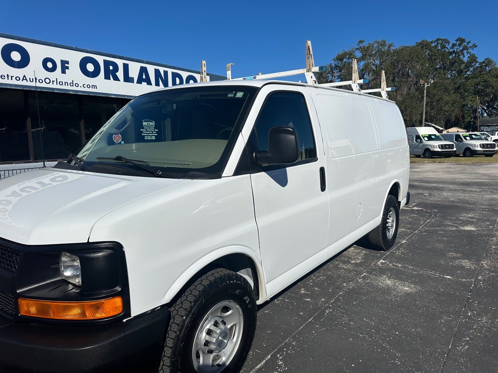 2017 Chevrolet Express Image 3
