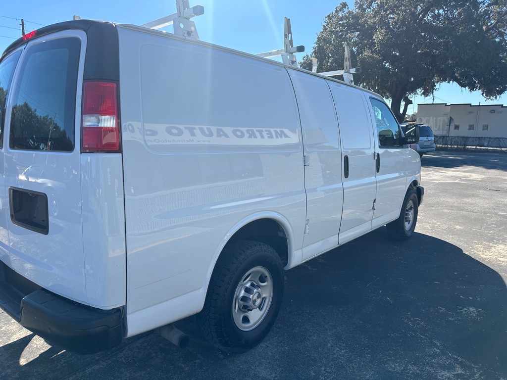 2017 Chevrolet Express Image 7