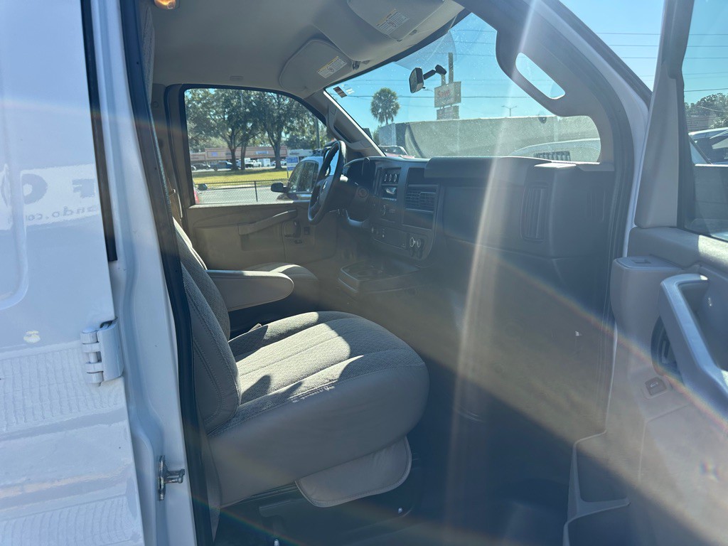 2017 Chevrolet Express Image 11