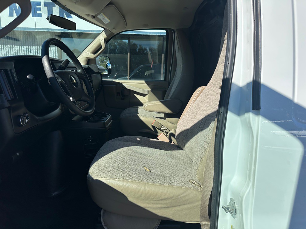 2017 Chevrolet Express Image 12