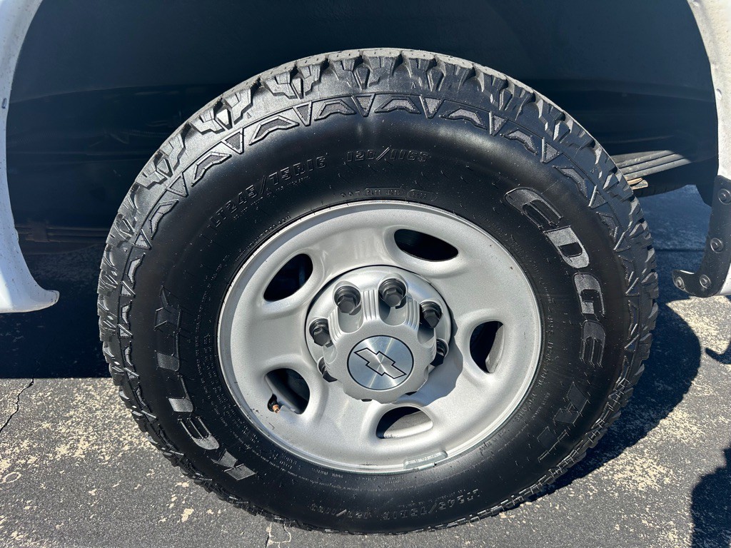 2017 Chevrolet Express Image 19