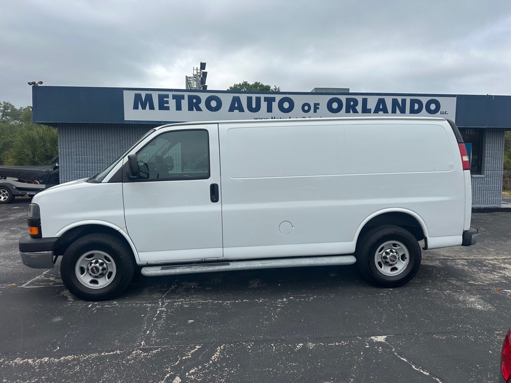 2015 GMC Savana Image 1