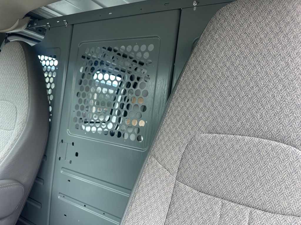 2015 GMC Savana Image 13