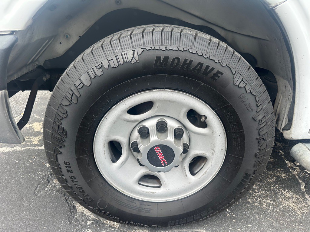 2015 GMC Savana Image 18