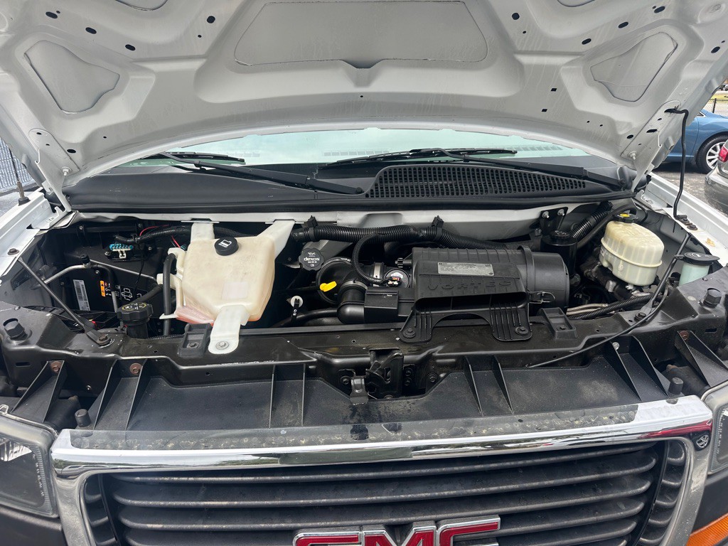 2015 GMC Savana Image 23