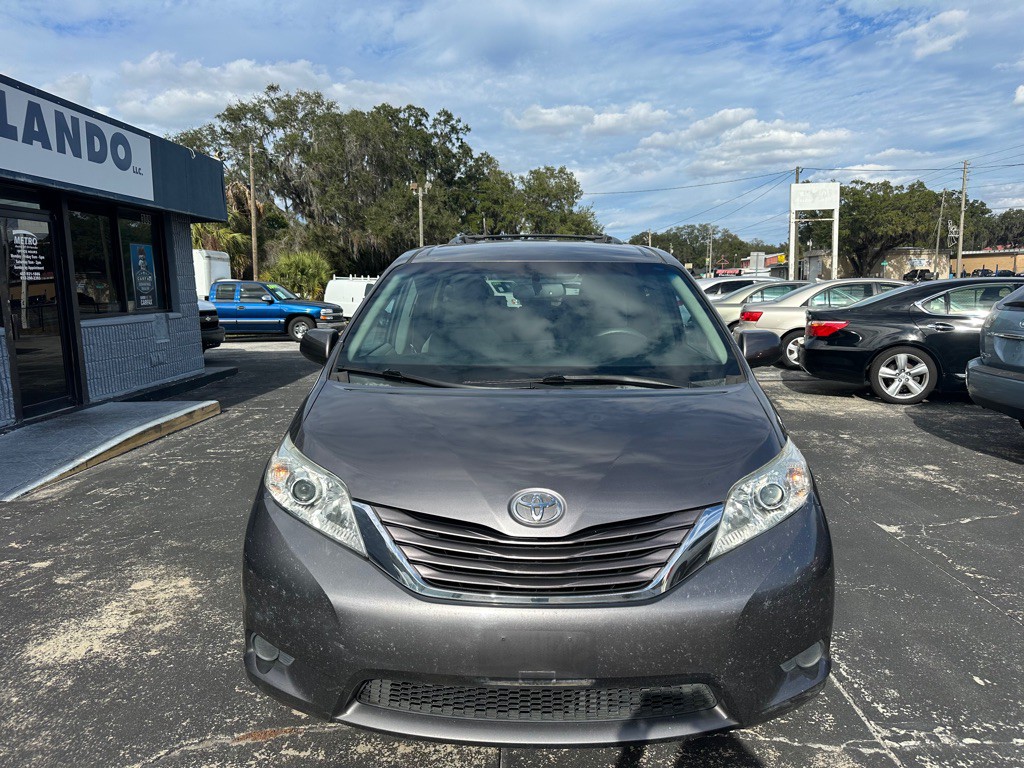 2015 Toyota Sienna Image 4