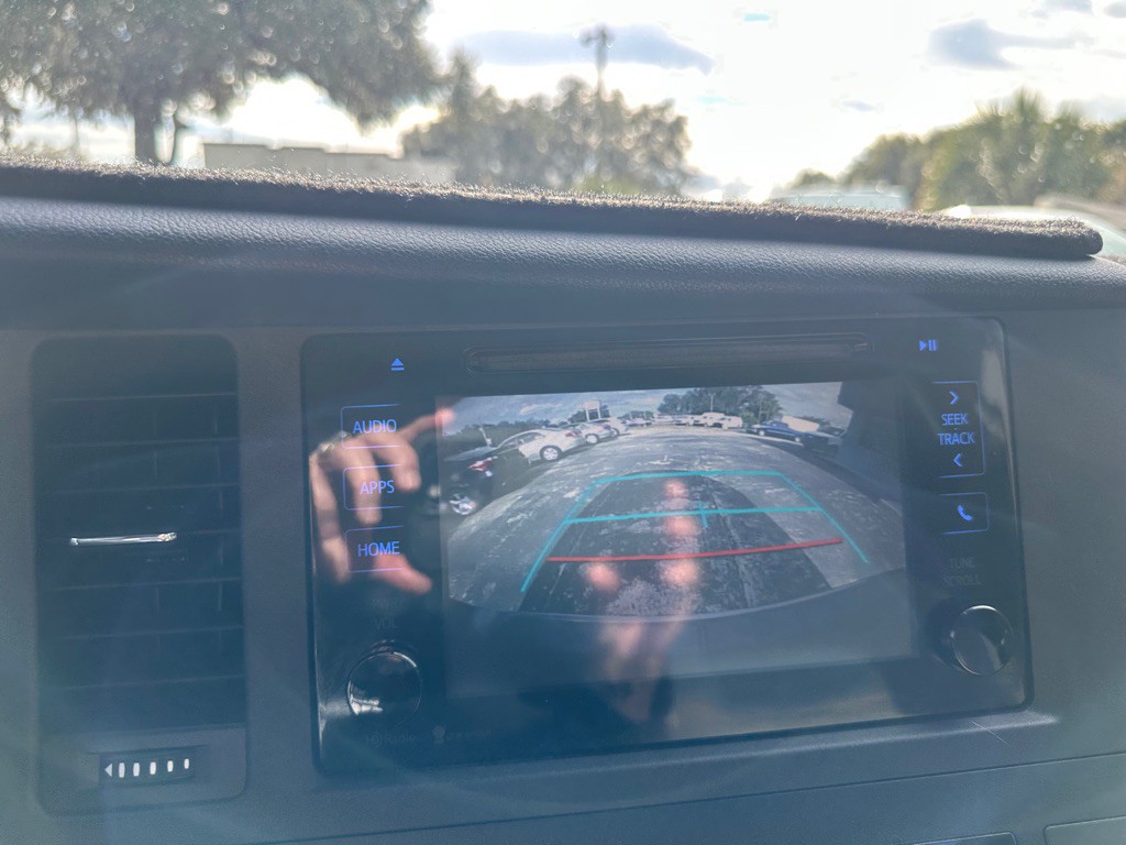 2015 Toyota Sienna Image 18