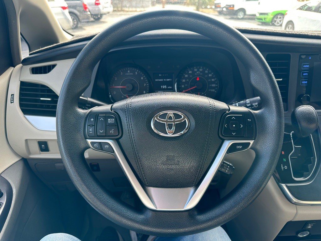 2015 Toyota Sienna Image 20