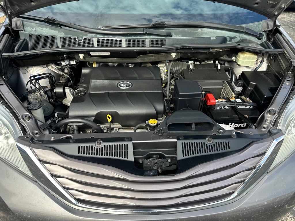 2015 Toyota Sienna Image 26