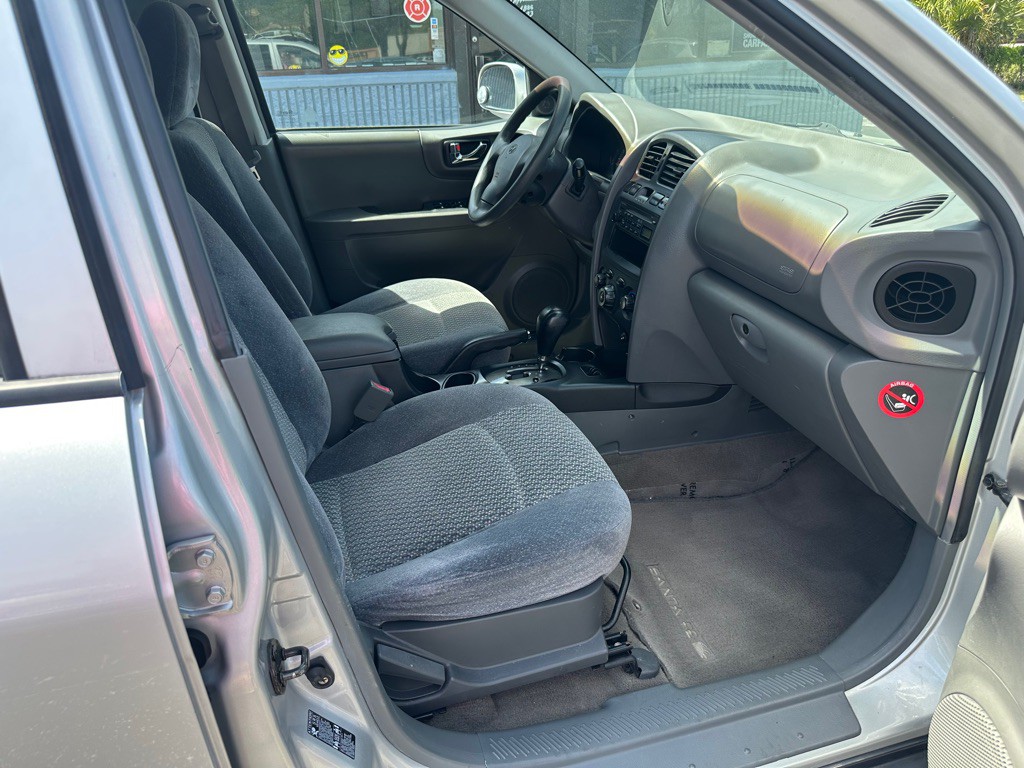 2004 Hyundai Santa Fe Image 10