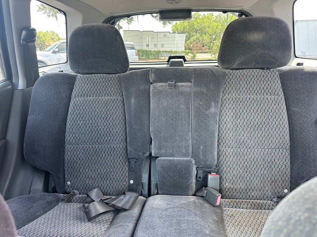 2004 Hyundai Santa Fe Image 12