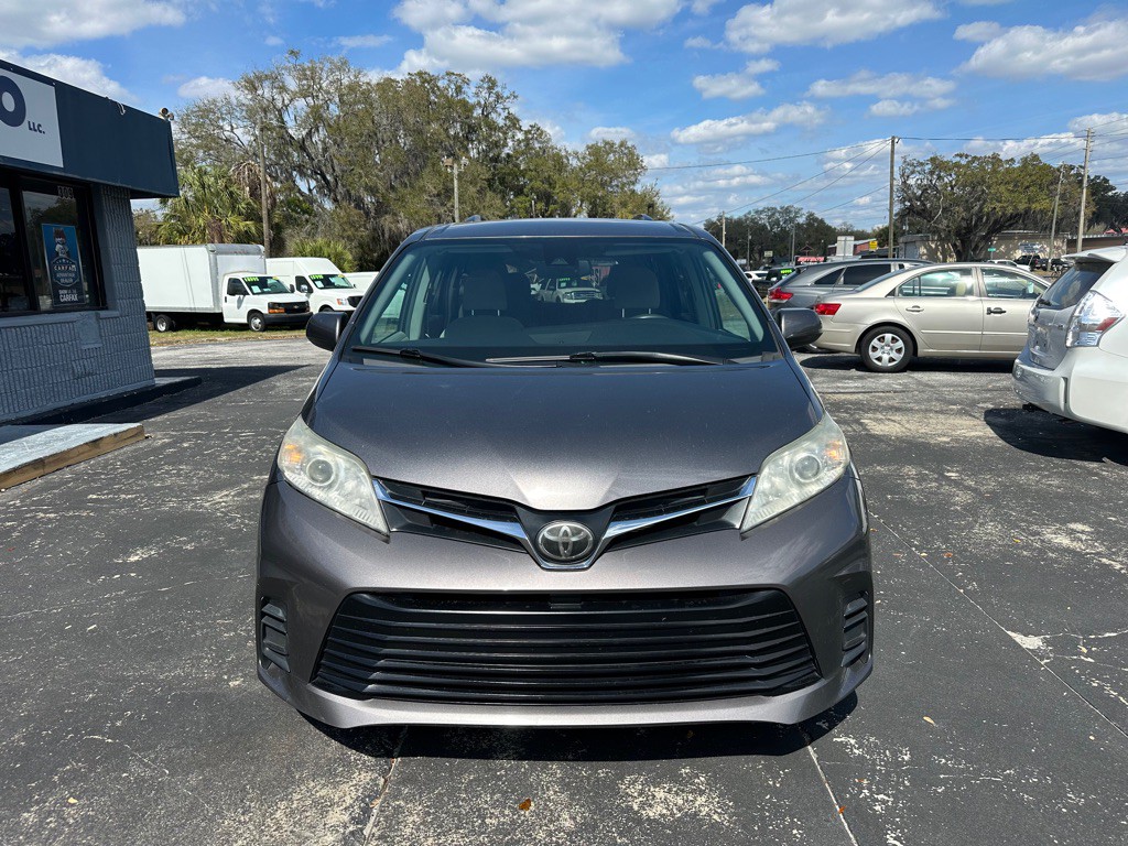 2018 Toyota Sienna Image 4