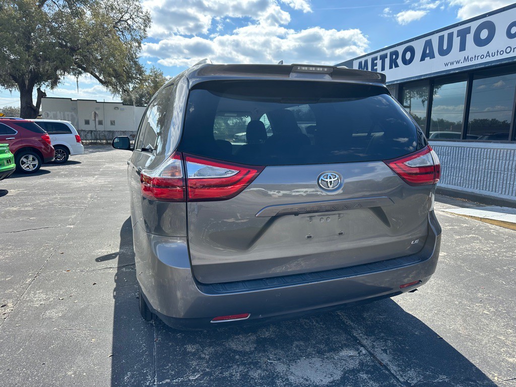 2018 Toyota Sienna Image 8