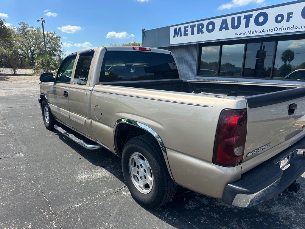 2004 Chevrolet Silverado 1500 Image 2