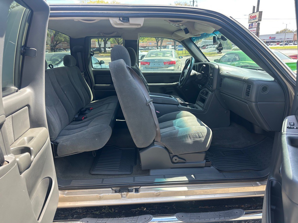 2004 Chevrolet Silverado 1500 Image 10
