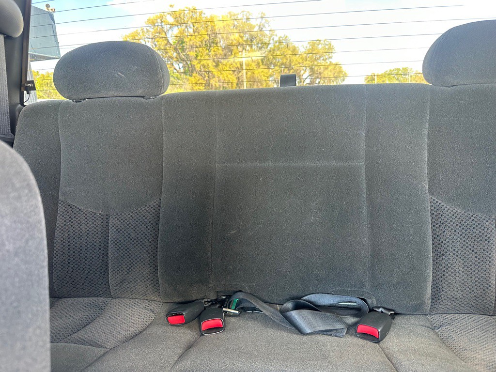 2004 Chevrolet Silverado 1500 Image 12