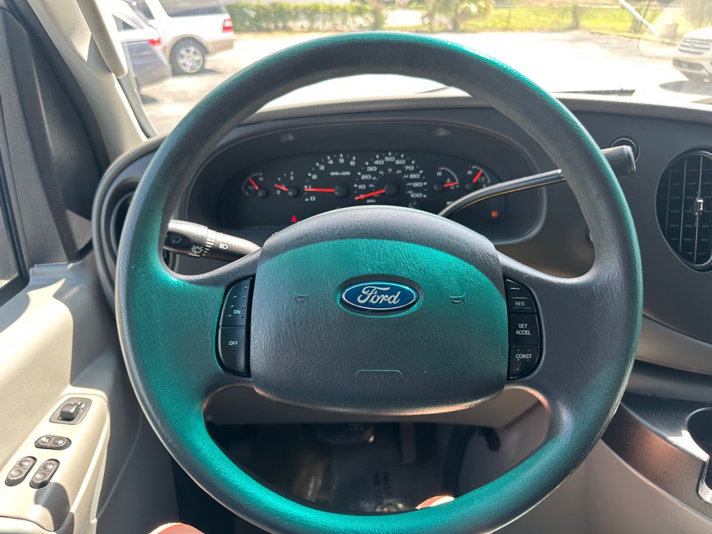 2008 Ford Econoline Image 18