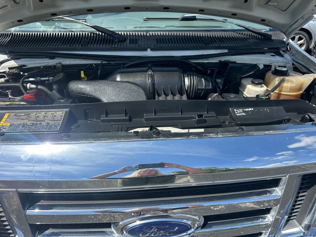 2008 Ford Econoline Image 24