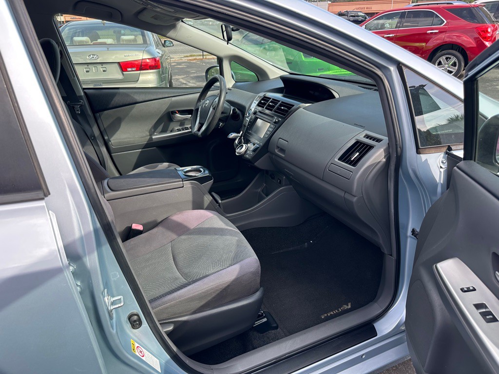 2012 Toyota Prius Image 10
