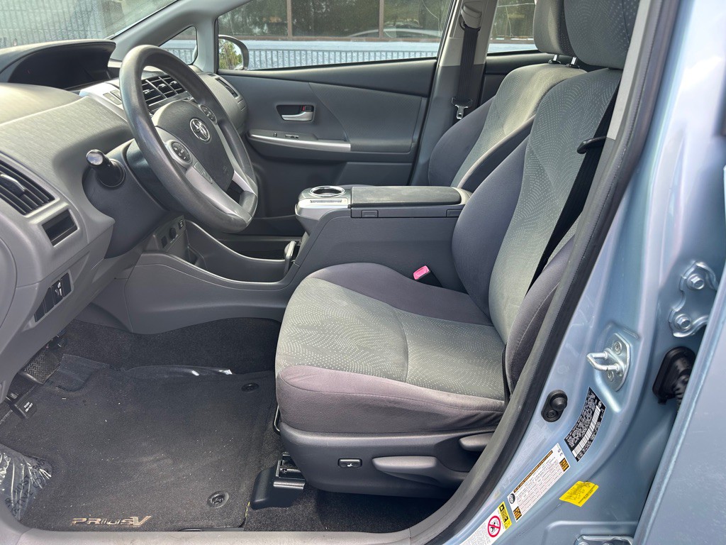 2012 Toyota Prius Image 13