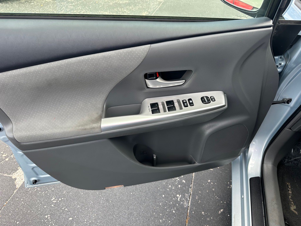 2012 Toyota Prius Image 14