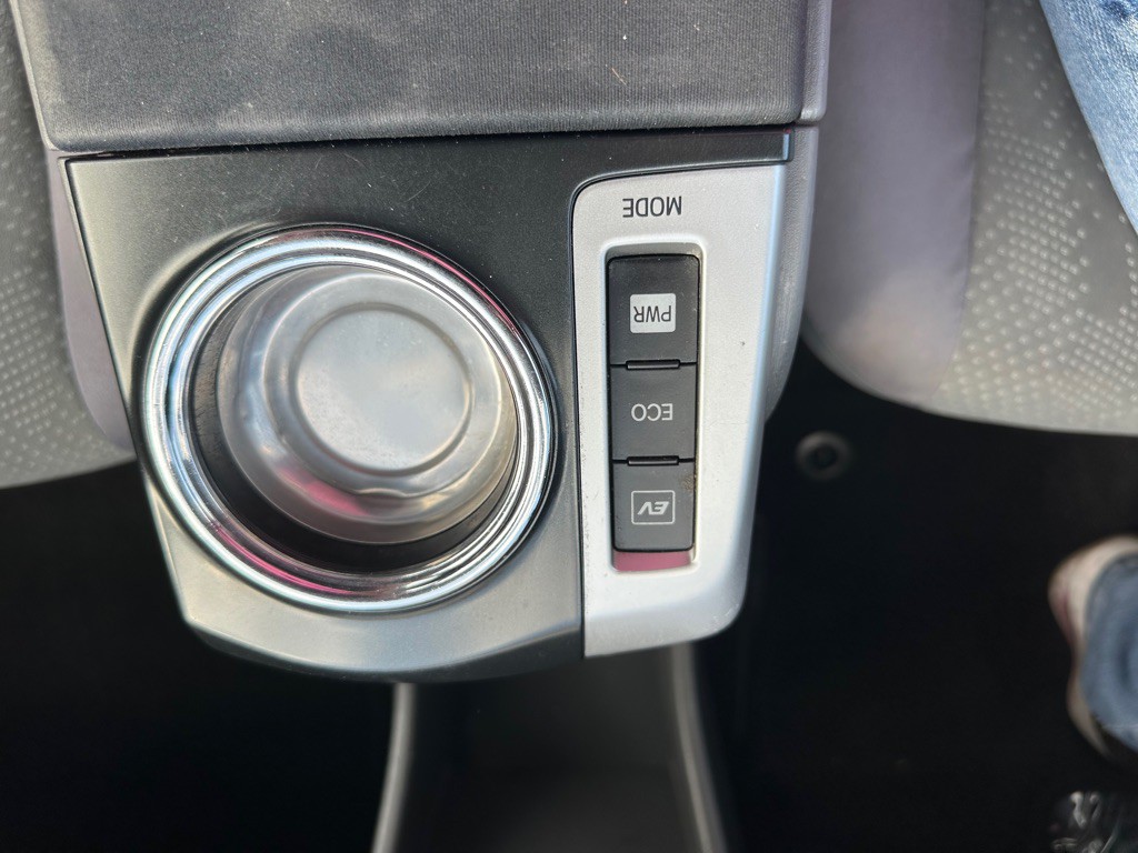 2012 Toyota Prius Image 15