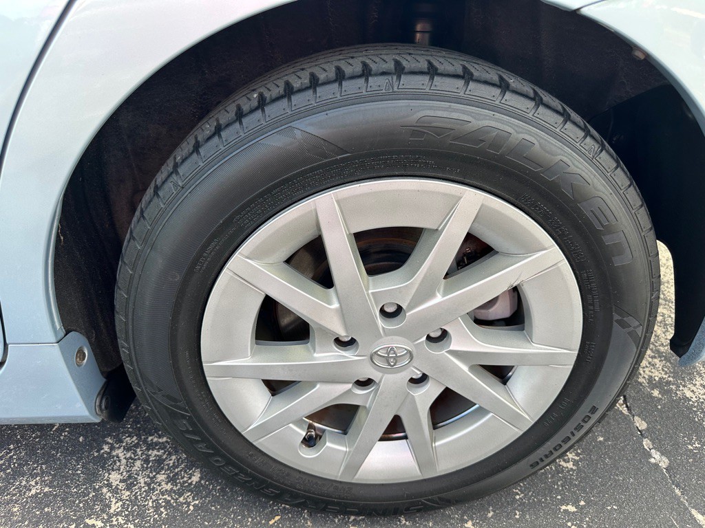 2012 Toyota Prius Image 21