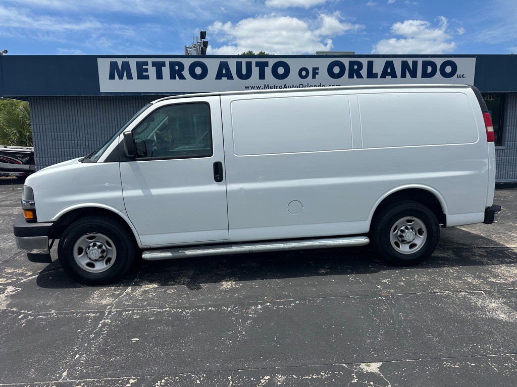 2018 Chevrolet Express Image 1