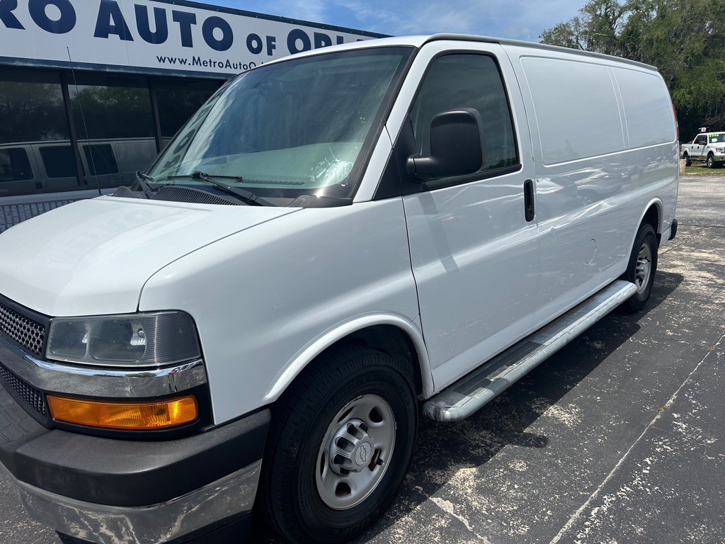 2018 Chevrolet Express Image 3
