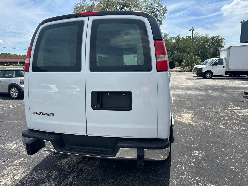 2018 Chevrolet Express Image 8