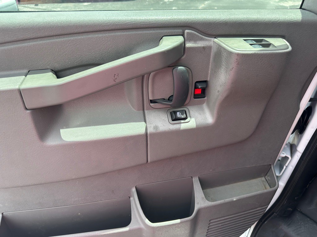 2018 Chevrolet Express Image 14