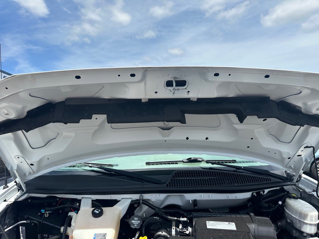 2018 Chevrolet Express Image 25