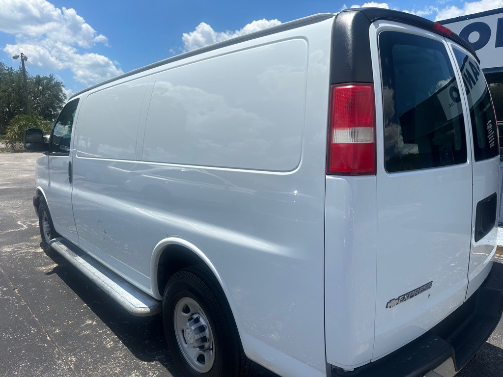 2018 Chevrolet Express Image 2