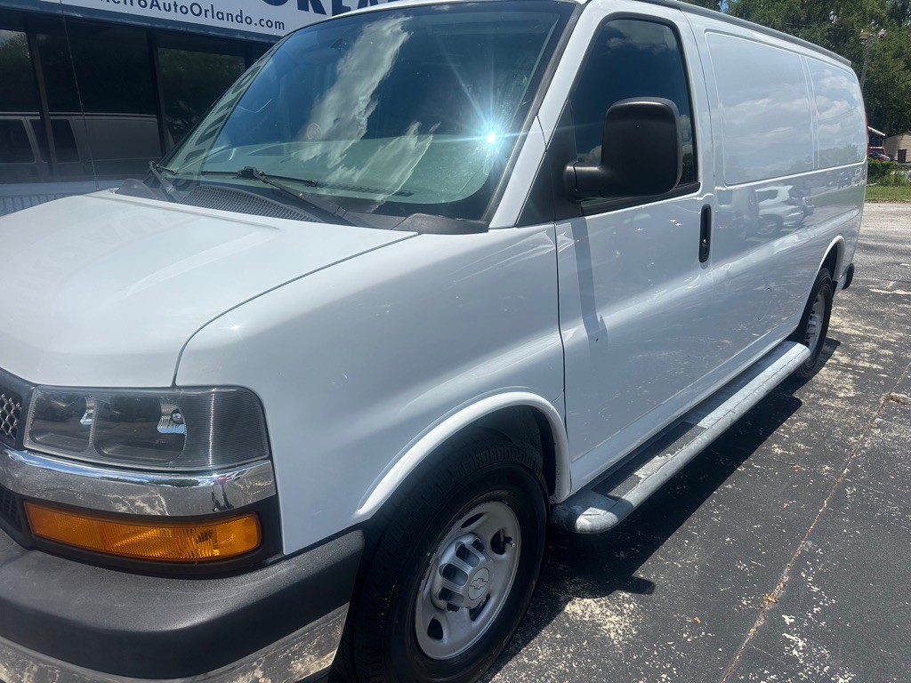 2018 Chevrolet Express Image 3