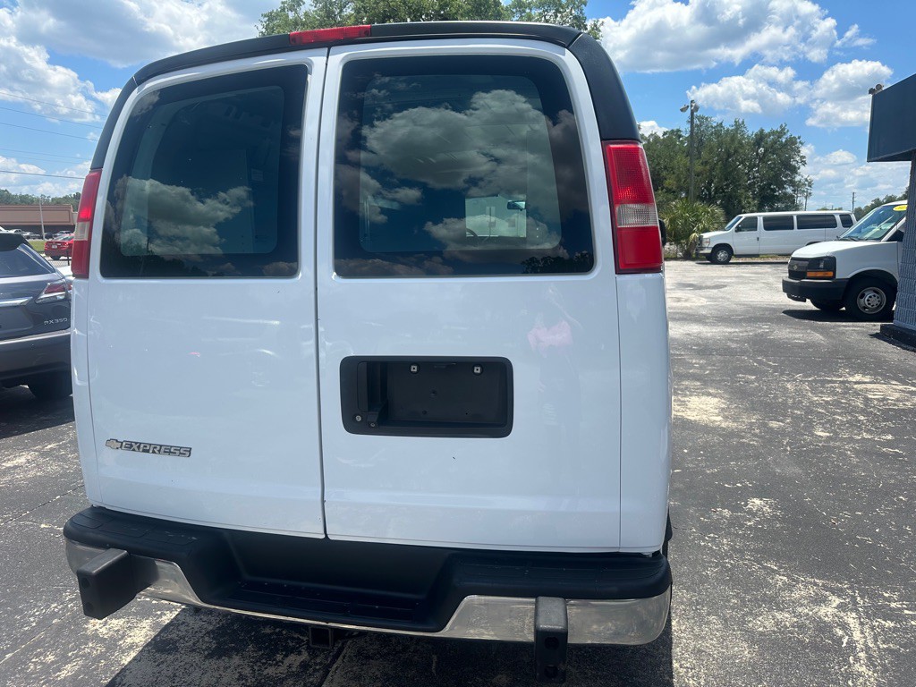 2018 Chevrolet Express Image 8