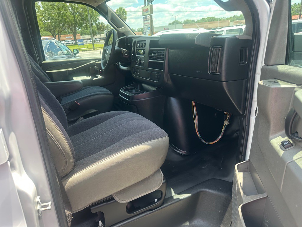 2018 Chevrolet Express Image 11