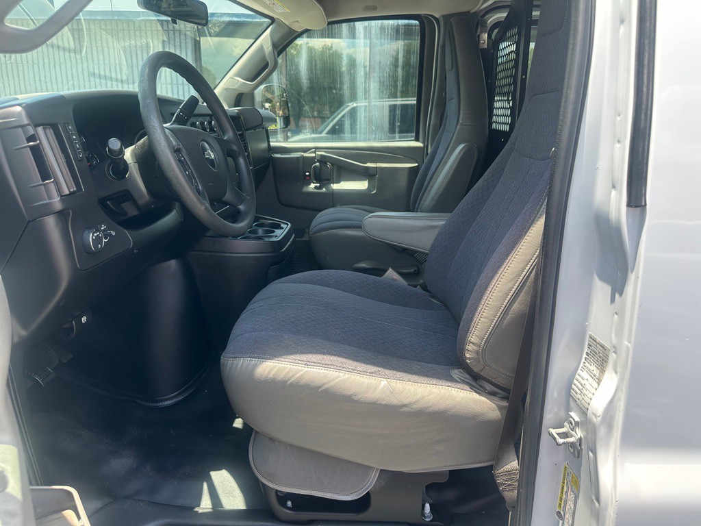 2018 Chevrolet Express Image 12