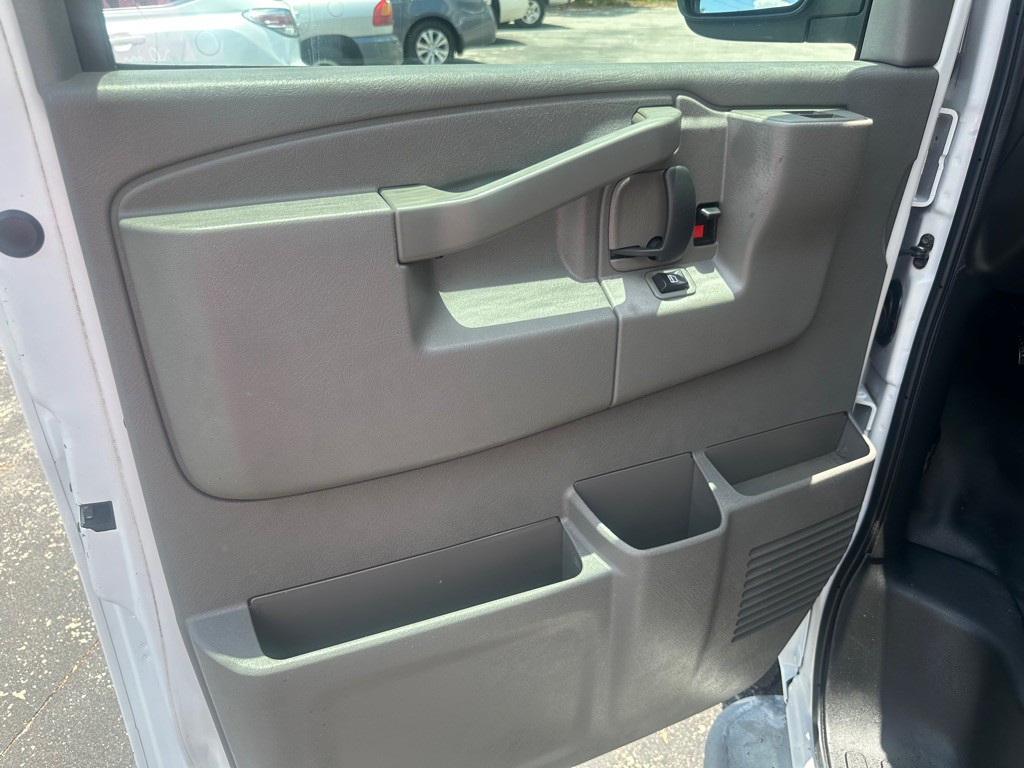 2018 Chevrolet Express Image 14