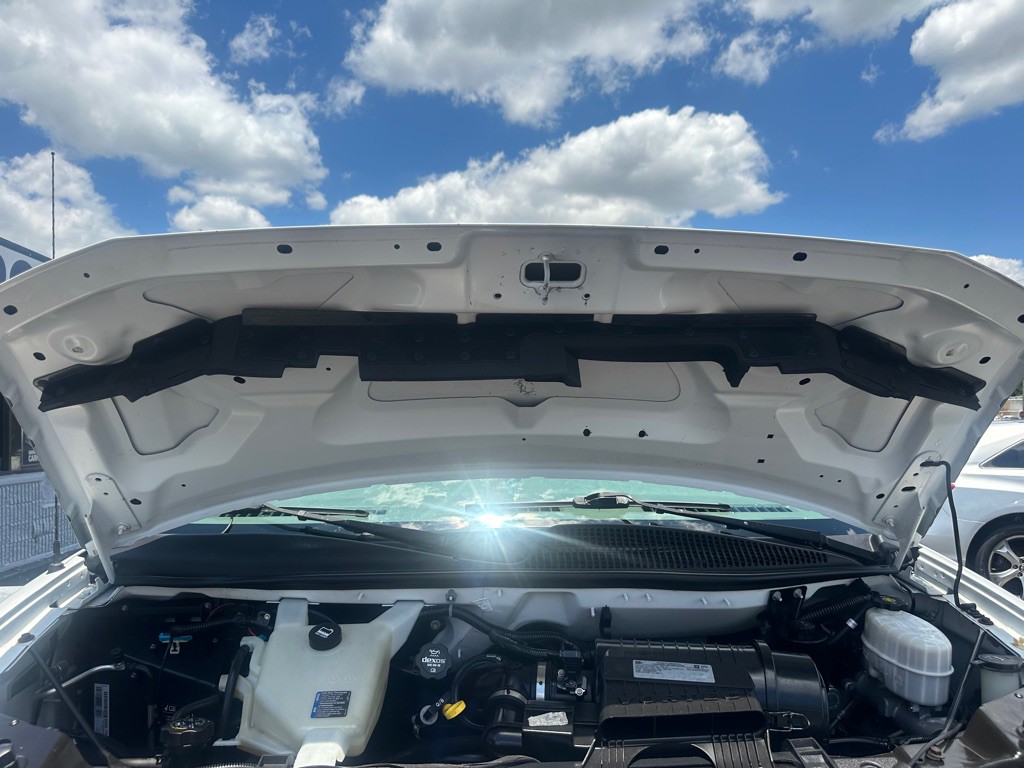 2018 Chevrolet Express Image 25