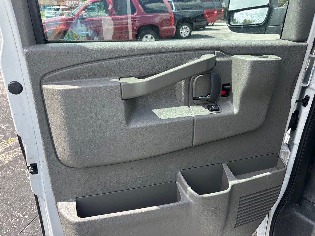 2019 Chevrolet Express Image 14