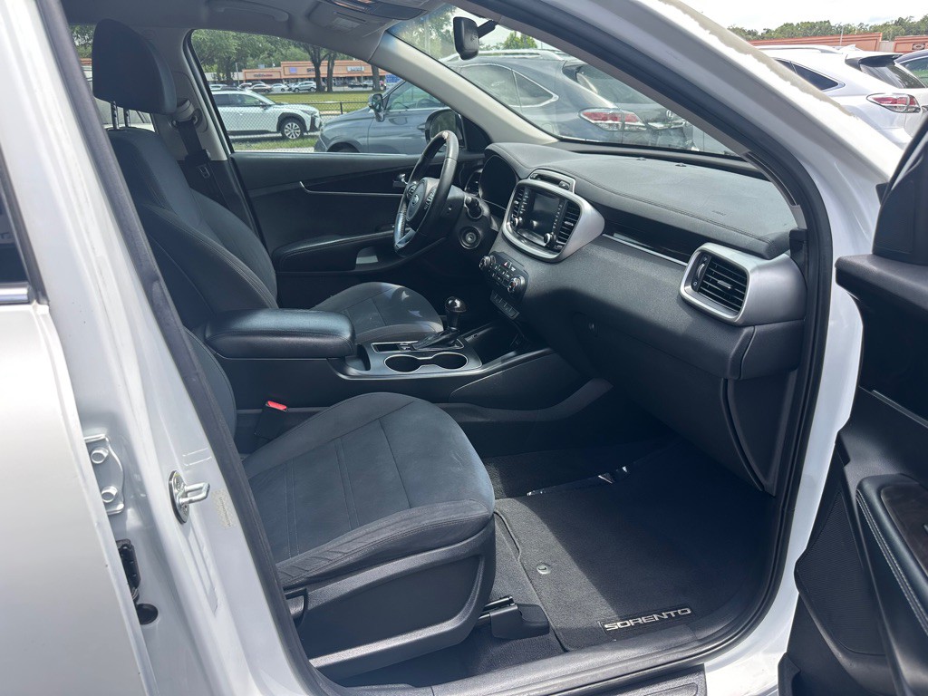 2017 Kia Sorento Image 10