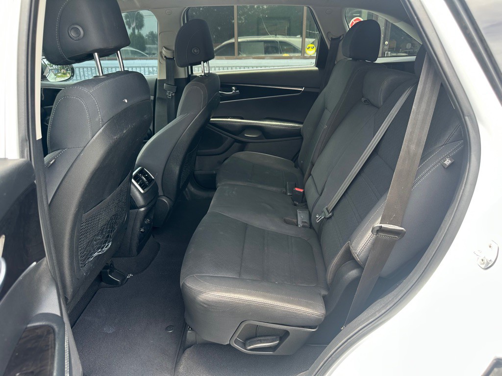 2017 Kia Sorento Image 11