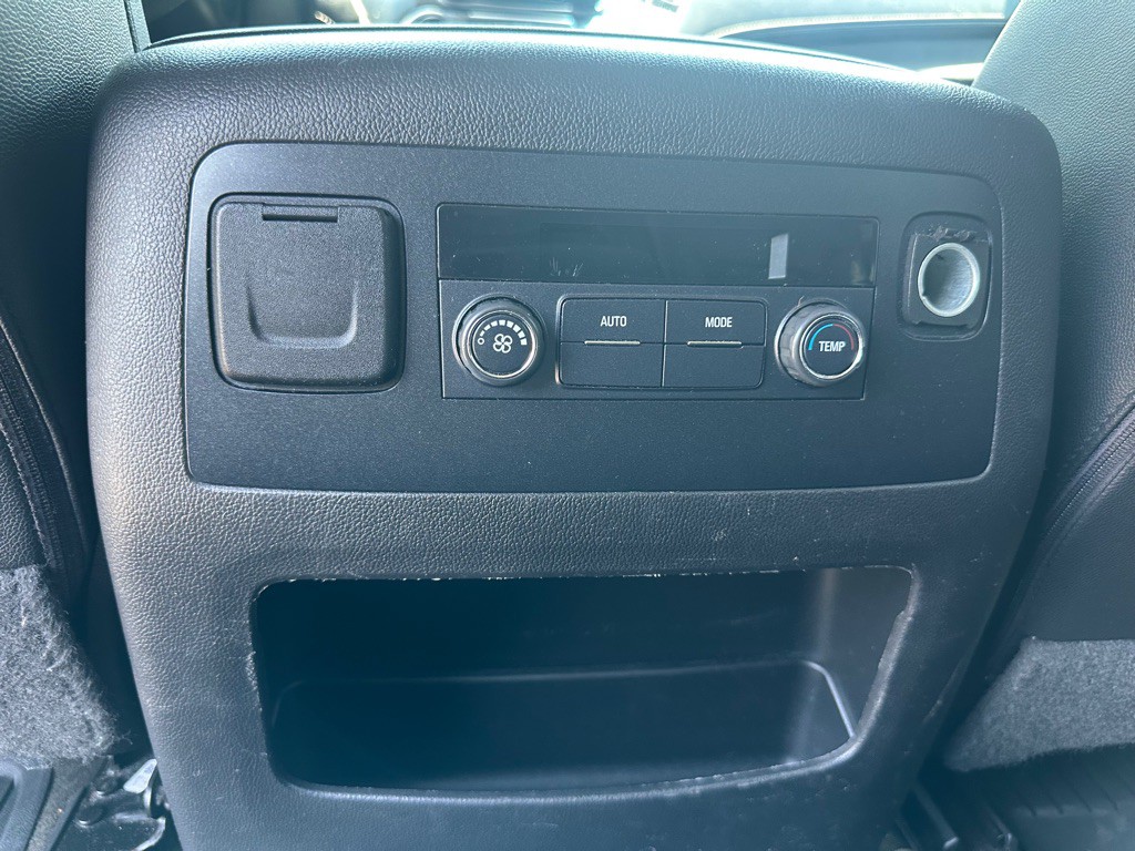 2017 Chevrolet Suburban Image 13