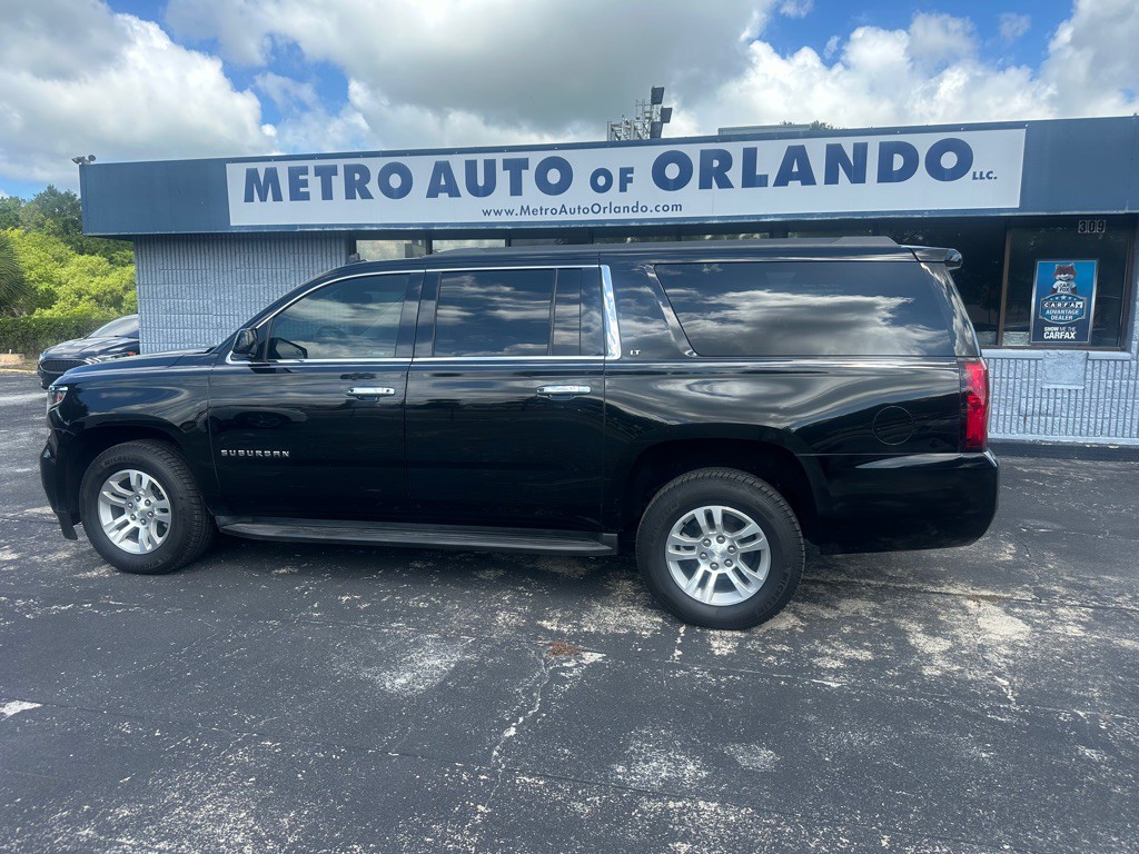 2017 Chevrolet Suburban Image 2