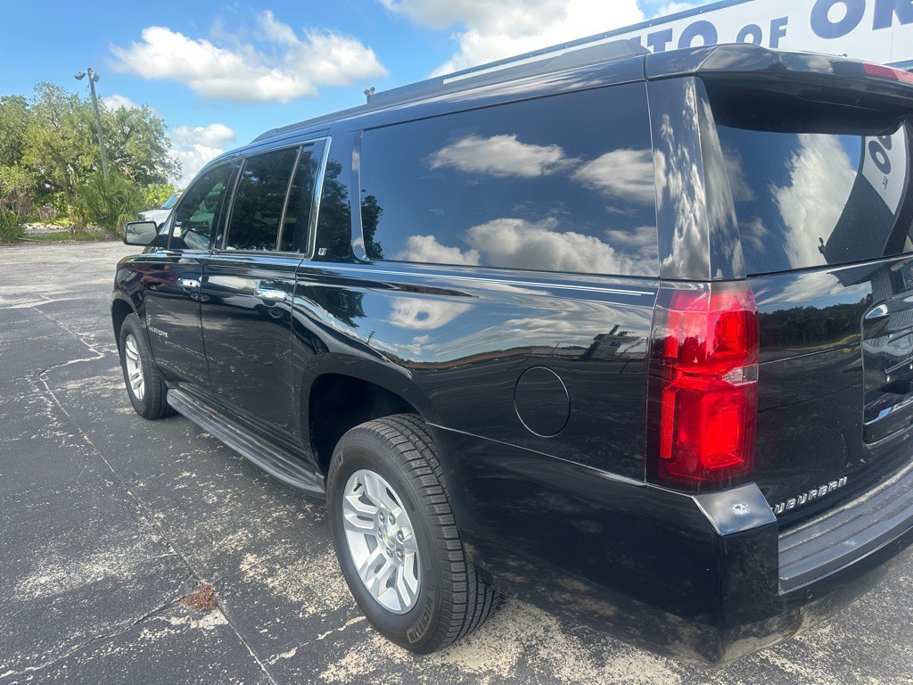 2017 Chevrolet Suburban Image 3