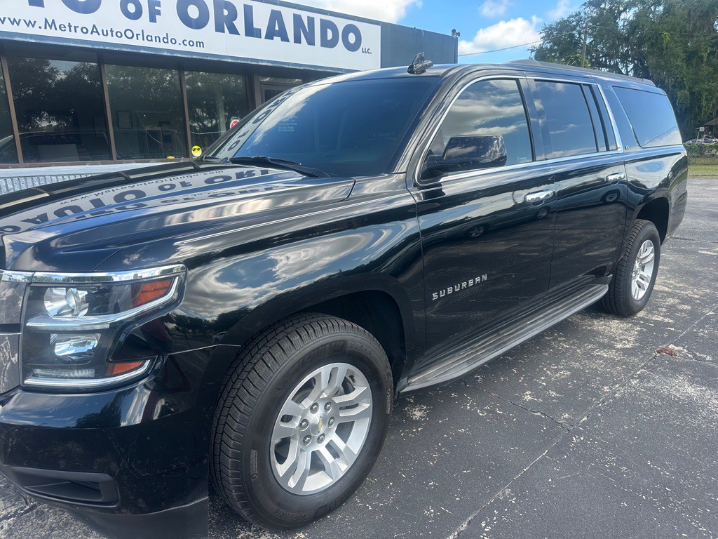 2017 Chevrolet Suburban Image 4