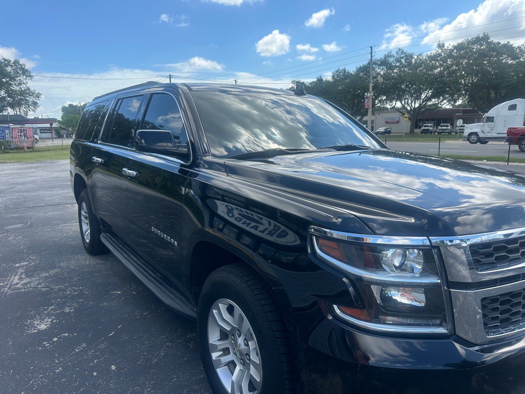 2017 Chevrolet Suburban Image 6
