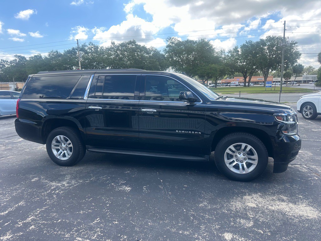 2017 Chevrolet Suburban Image 7