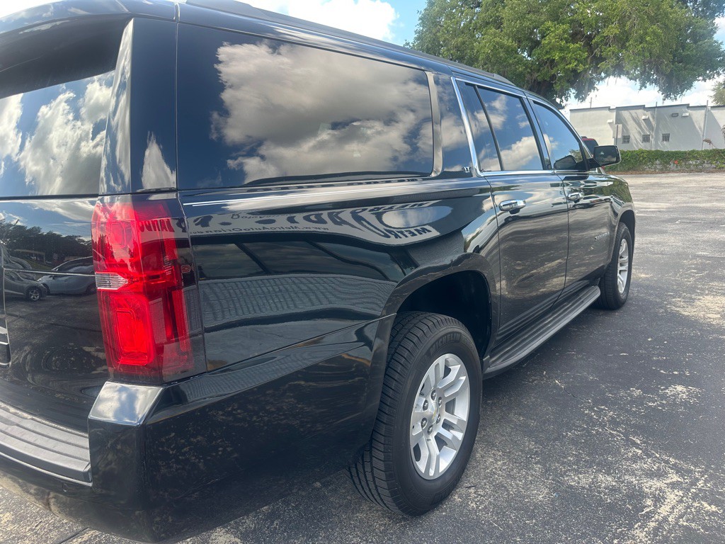 2017 Chevrolet Suburban Image 8