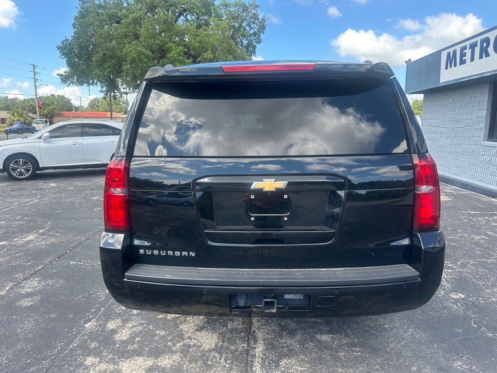 2017 Chevrolet Suburban Image 9